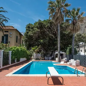 ** Couette-café Liberty Sul Mare Italie